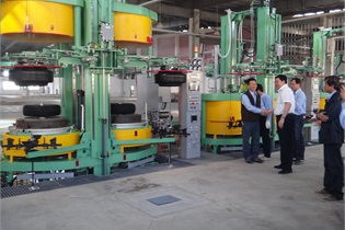 Вулканизаторы на заводе компании Kenda, расположенном в городе Тяньцзинь (Китай)
