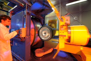 Исследовательский Центр Marangoni в Роверето (Италия) представил самый современный шинный тестер Ruota Strada для испытаний всех типов шин для грузовых и легковых автомобилей, а также землеройной техники