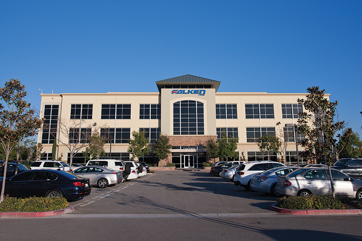 Корпоративное здание компании Falken находится в Ранчо Кукамонга (Калифорния) и является корпоративной штаб-квартирой и главным дистрибьюторским центром Западного Побережья Северной Америки